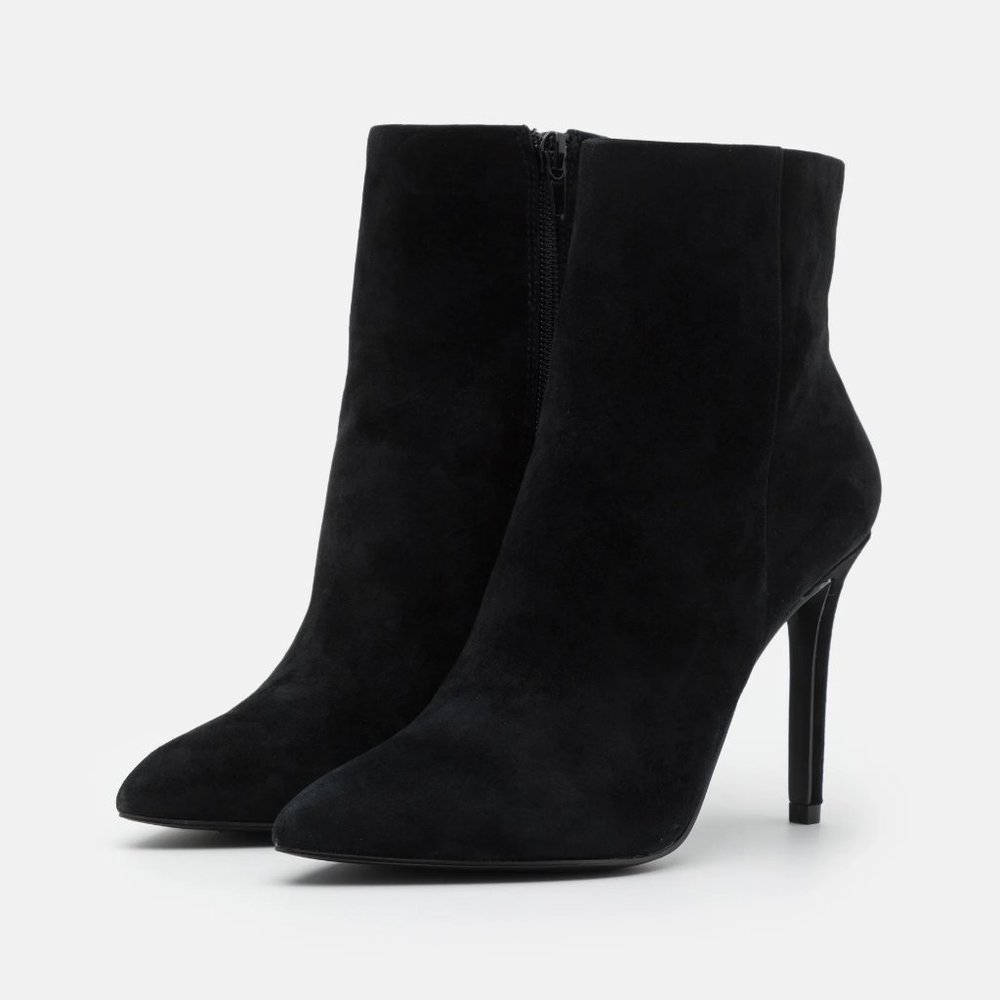 Steve Madden | Black Suede Ankle Booties